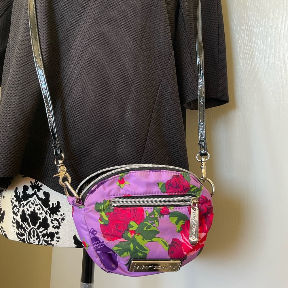 Vintage early 2000 crossbody round rose and skull bag.